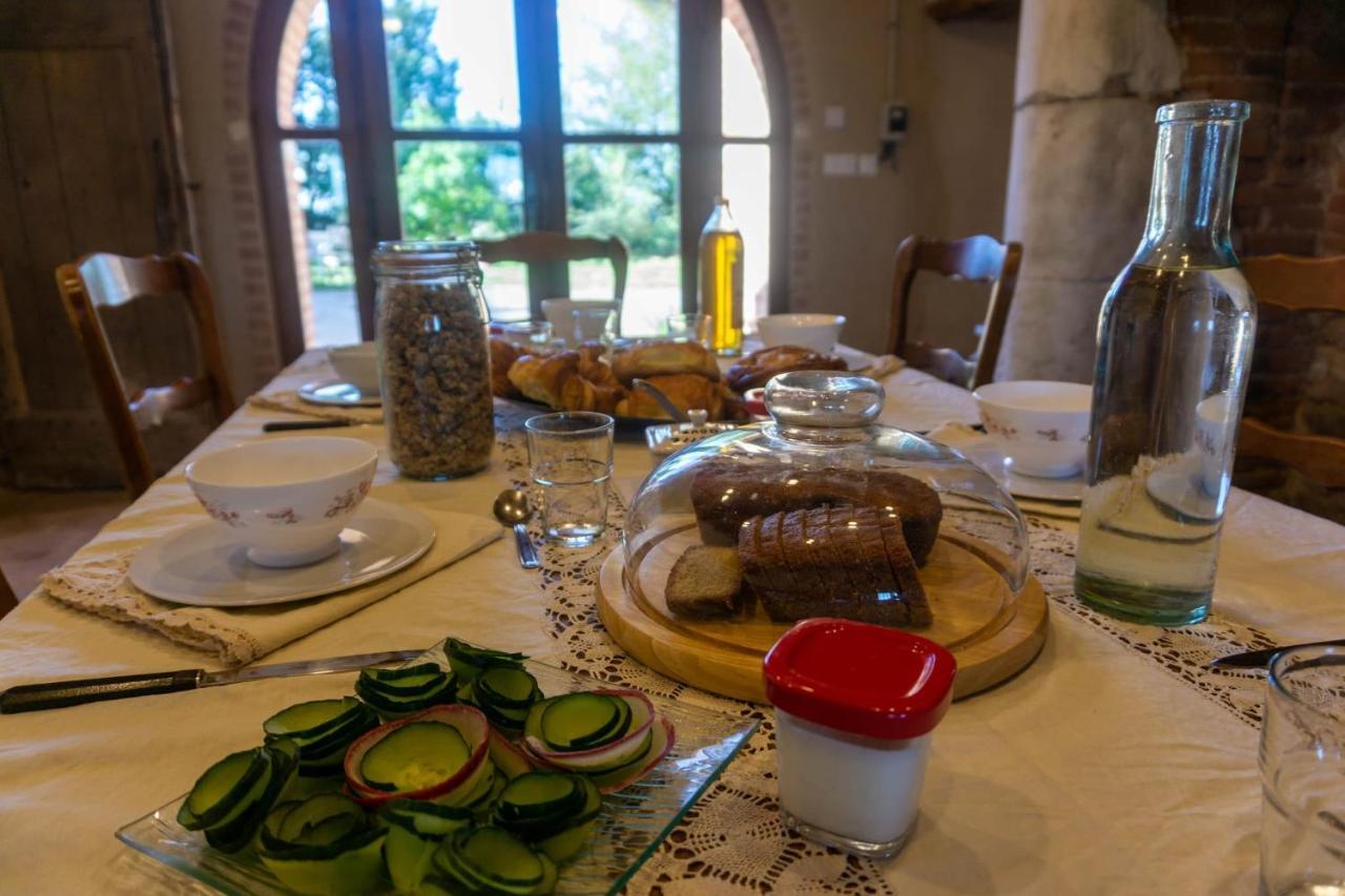 Chambres Et Table D'Hotes - Les Jardins De La Longagne Saussenac Exteriör bild